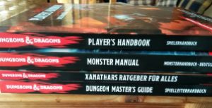Regelwerke Seitenansicht DnD 5 von oben nach unten: Players Handbook Monster Manual Xanathars Ratgeber für Alles Dungeon Master Guide