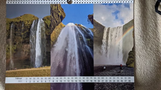 Februar: Drei Wasserfälle nebeneinander: Links Seljalandsfoss Mitte Gljúfrabúi Rechts Skógafoss