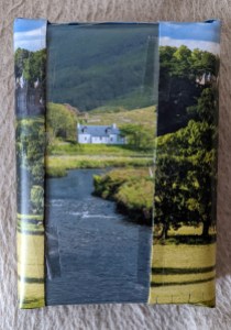 Rückseite des Geschenks für Fuchs, mit einem zusätzlichen Cottage aus Schottland