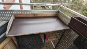 Pflanztisch mit neuer Plattenoberfläche