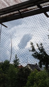 Wolke, vom Balkon aufgenommen - mit Katzennetz