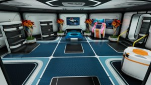 Bildschirmfoto vom Spiel Subnautica: Below Zero von Unkown Worlds Entertaiment Zu sehen ist das Innere meiner ersten Basis: Links zwei Schränke, hinten in der Mitte ein blau bezogenes Bett, rechts daneben eine rosa leuchtende Jukbox Zwischen den Schränken, Bett und Jukebox stehen insgesamt 4 Pflanzenkübel, in denen Brotftuchtbäume wachsen. Hinten an der Wand ist ein großes Poster mit einem Raumschiff, an der Wand rechts daneben 2 kleinere Plakate hinter der Jukebox. Rechts ist ein Treppenaufgang zu einem Gangsegment, in dem noch ein Schrank zu sehen ist und davor rechts steht die Modifizierungsstation. Der Raum ist 8-seitig. Der Boden ist unterteilt in 9 Segmente vor jeder Wand. An den Wänden ist der Boden Schwarz, sonst Dunkelblau mit einem Muster. In der Mitte ist das schwarze Segment in der Mitte des Quadrates.