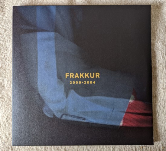 Plattencover von FRAKKUR 2000-2004 Zu sehen ist Teil eines Röntgenbildes.