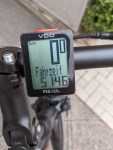 Blick auf Fahrradcomputer VDO mitfolgenden Anzeigen: Kmh 0.0 Fahrzeit 51:46