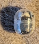 Plastikkugel mit Samen im Inneren