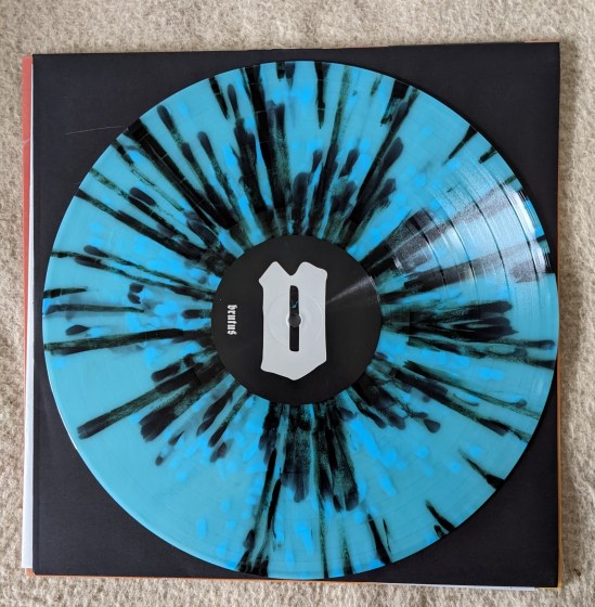 Vinyl-Platte der Band brutus Die Farbe ist türkis mit blauen und schwarzen Spritzern