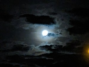 Vollmond mit Wolken