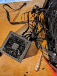 ausgebautes altes Netzteil mit Kabel