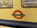 Beschriftung des U-Bahn-Wagens UNDERGROUND