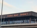 Gebäude mit Aufschrift Frankfurt Airport Terminal 3