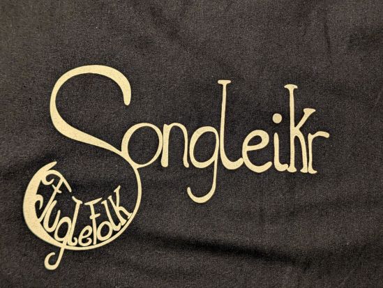 Schriftzug Songleikr darinnen der Schriftzug Fuglefolk